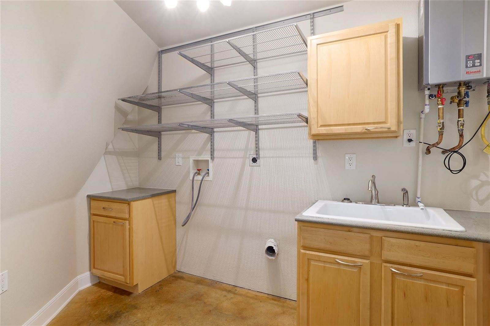 16 Tall Oaks Trl, Austin, TX 78737