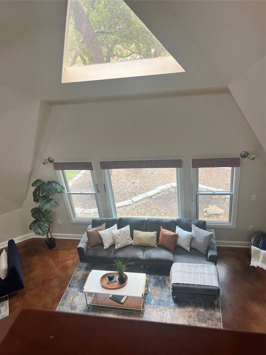 16 Tall Oaks Trl, Austin, TX 78737