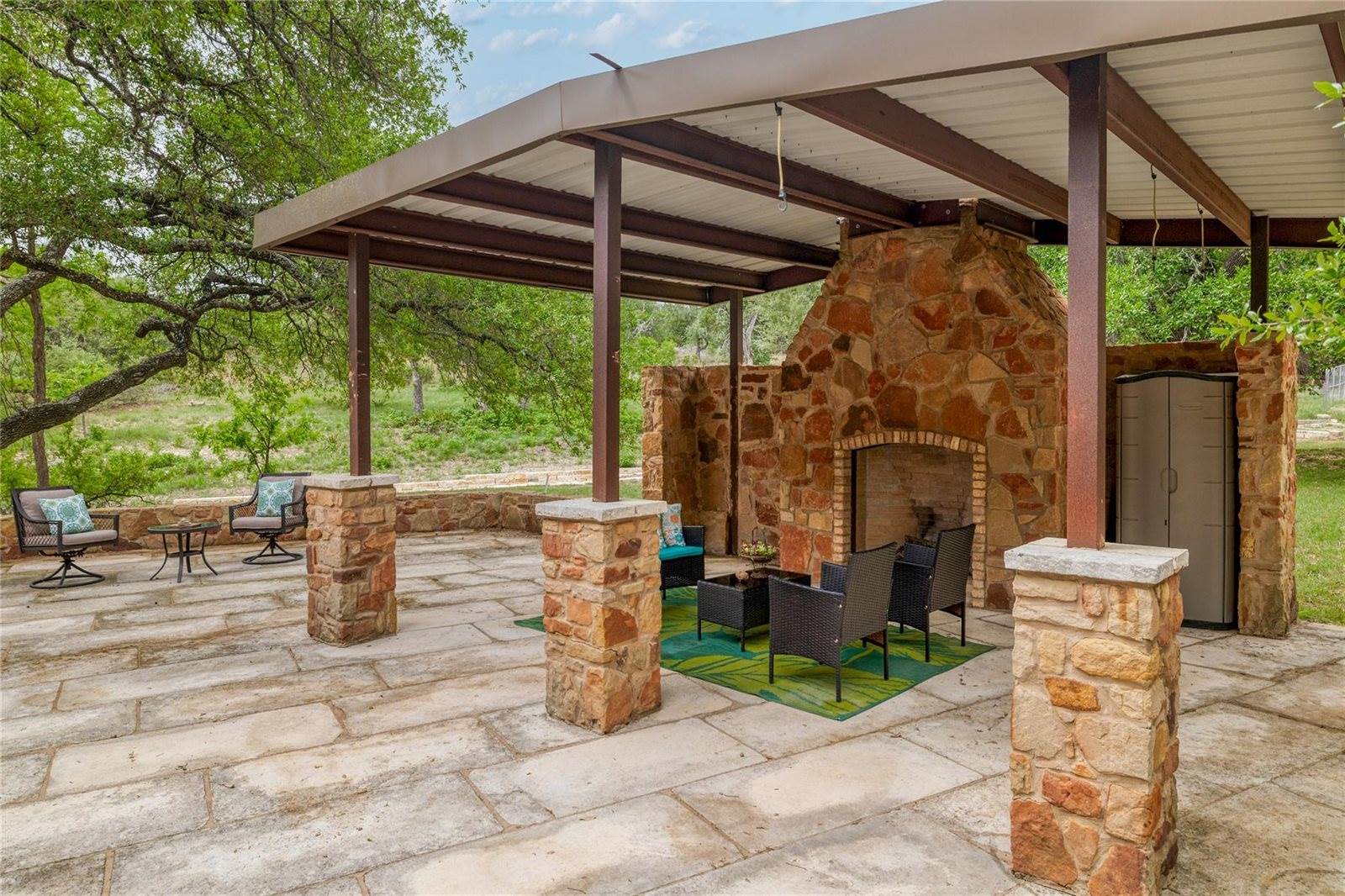 16 Tall Oaks Trl, Austin, TX 78737