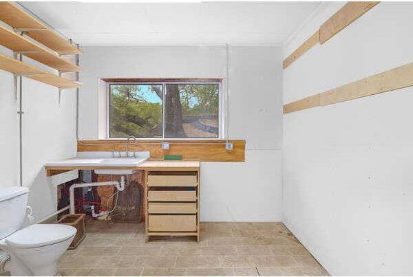 16 Tall Oaks Trl, Austin, TX 78737