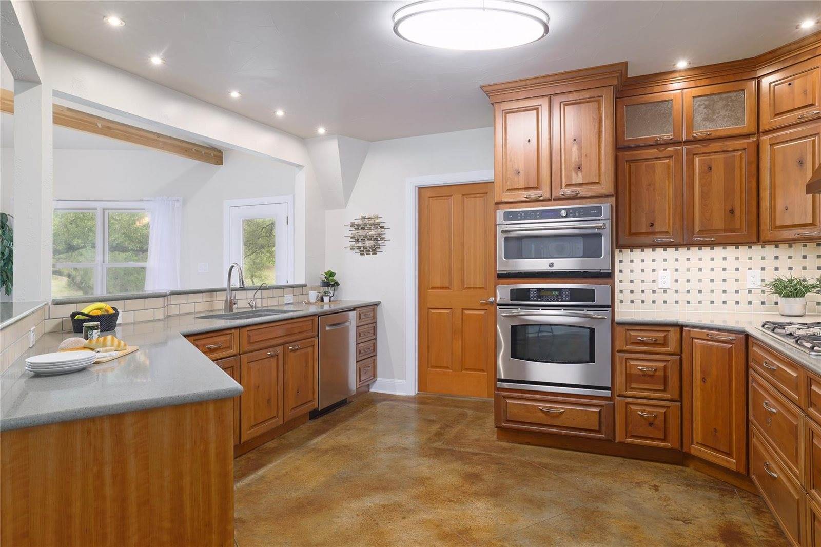 16 Tall Oaks Trl, Austin, TX 78737