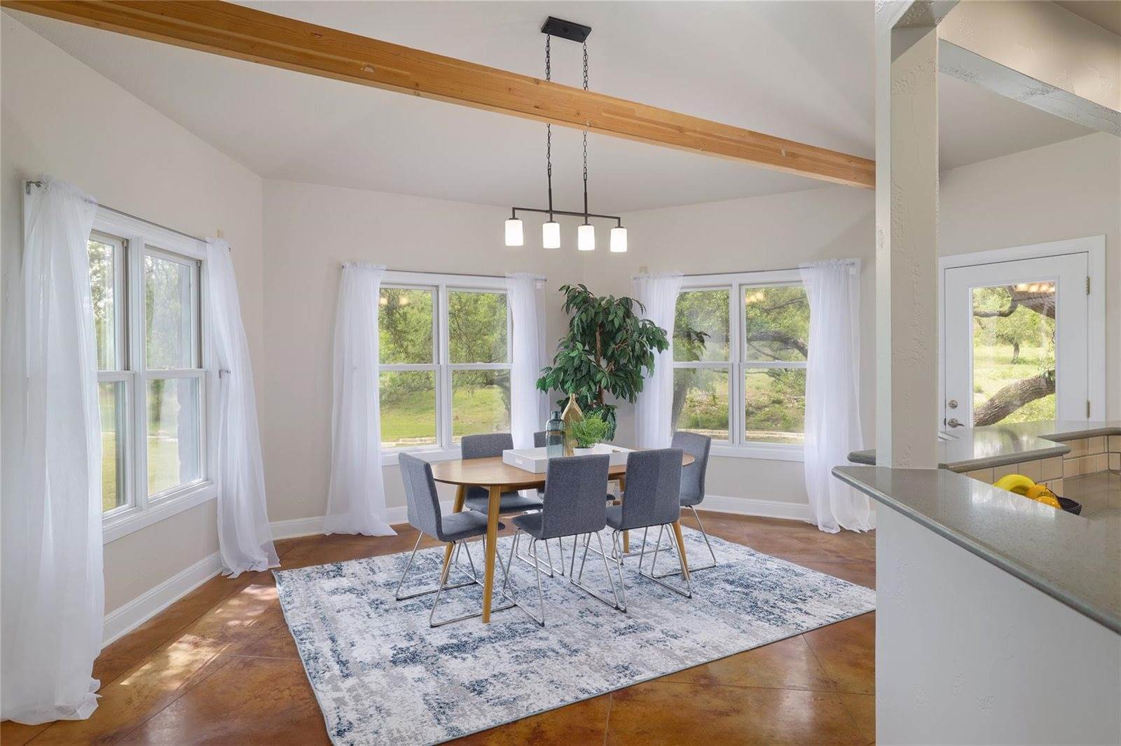 16 Tall Oaks Trl, Austin, TX 78737