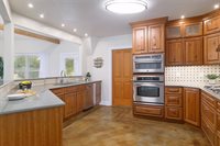 16 Tall Oaks Trl, Austin, TX 78737