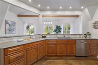 16 Tall Oaks Trl, Austin, TX 78737