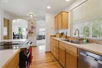 1775 NW 8th St, McMinnville, OR 97128