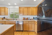 1775 NW 8th St, McMinnville, OR 97128