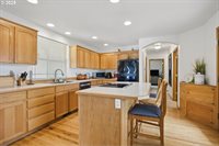 1775 NW 8th St, McMinnville, OR 97128