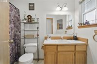 1775 NW 8th St, McMinnville, OR 97128