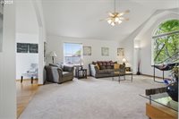 1775 NW 8th St, McMinnville, OR 97128