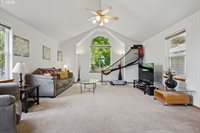 1775 NW 8th St, McMinnville, OR 97128