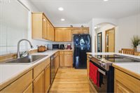 1775 NW 8th St, McMinnville, OR 97128