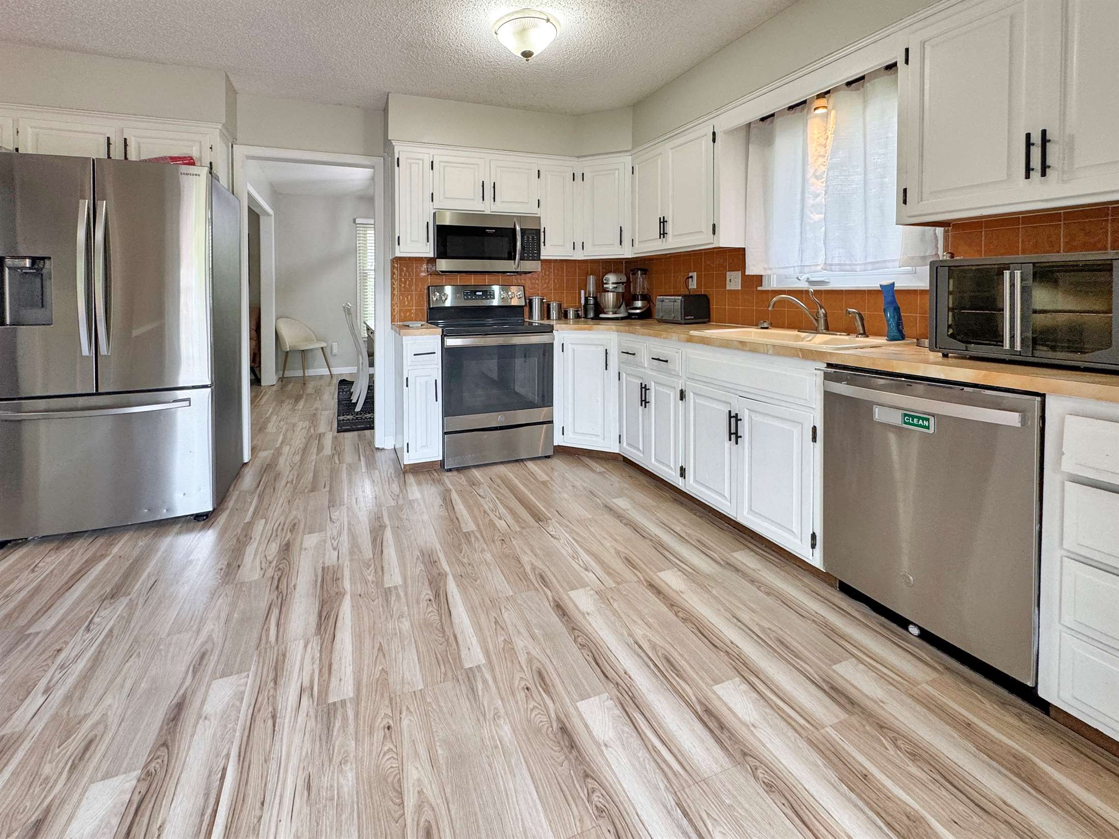 3430 SE Burton ST, Topeka, KS 66605