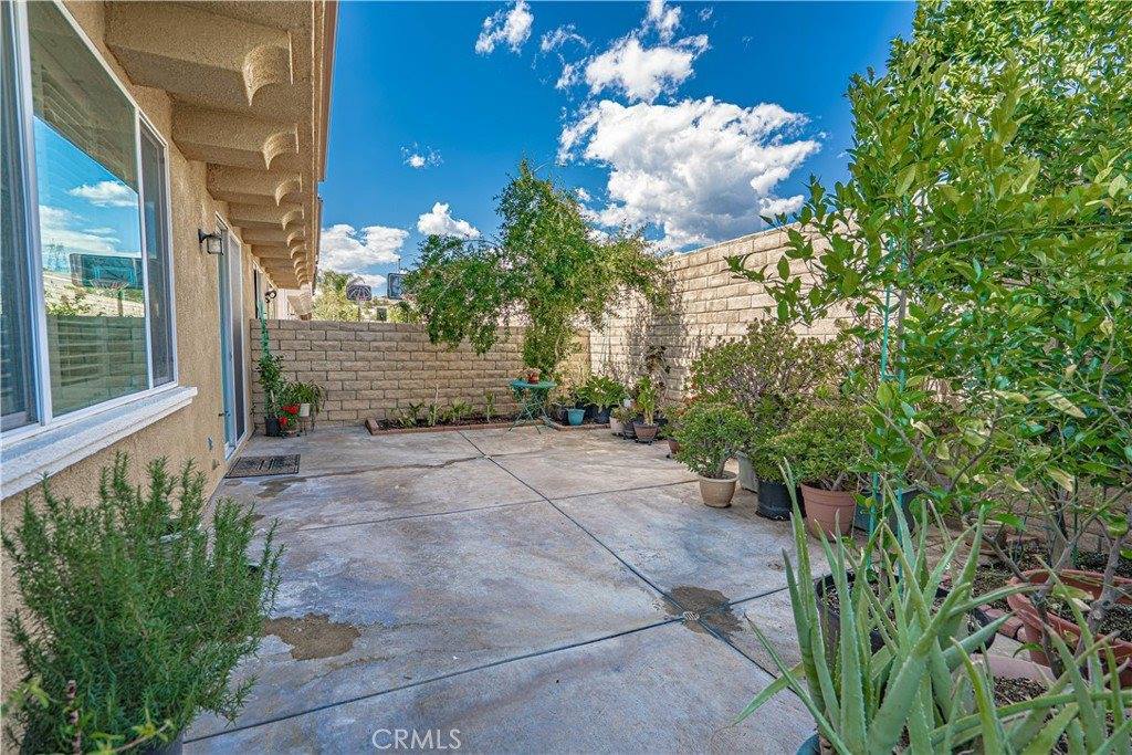 19303 Opal Lane, Saugus, CA 91350