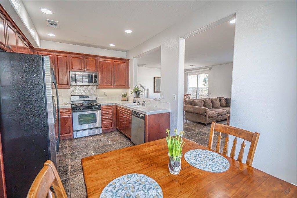 19303 Opal Lane, Saugus, CA 91350