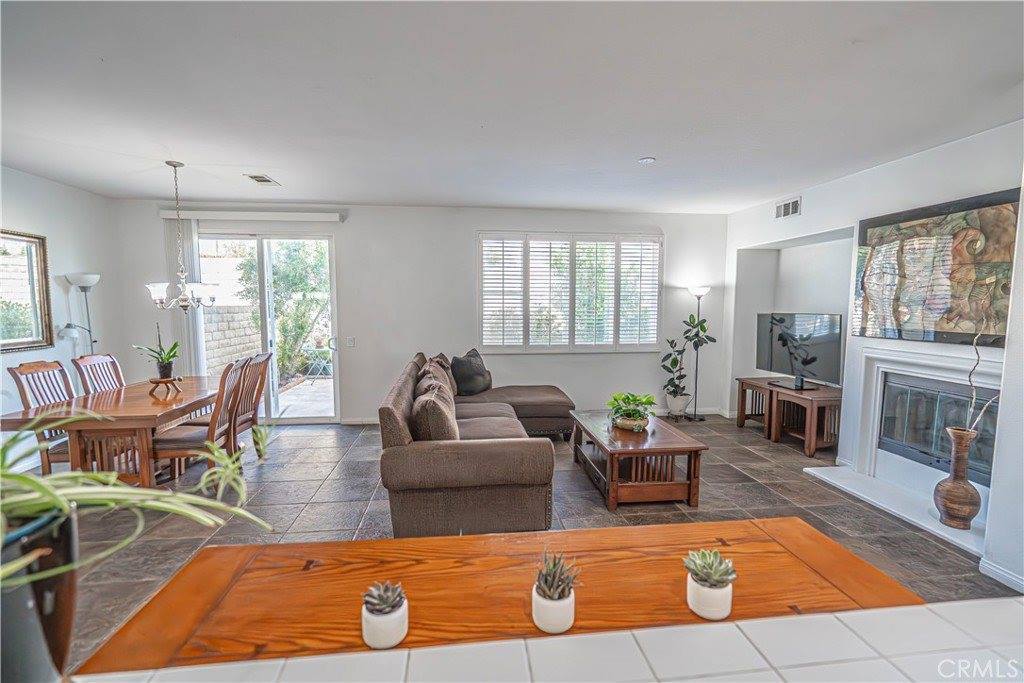 19303 Opal Lane, Saugus, CA 91350