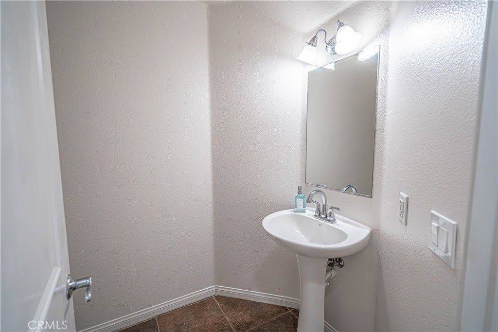 19303 Opal Lane, Saugus, CA 91350