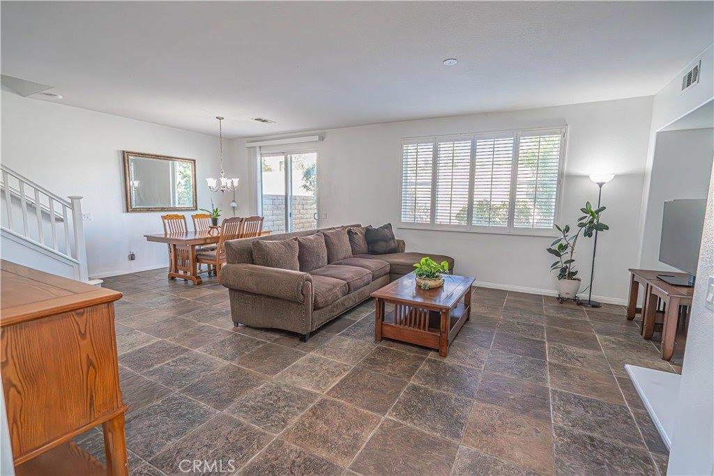 19303 Opal Lane, Saugus, CA 91350