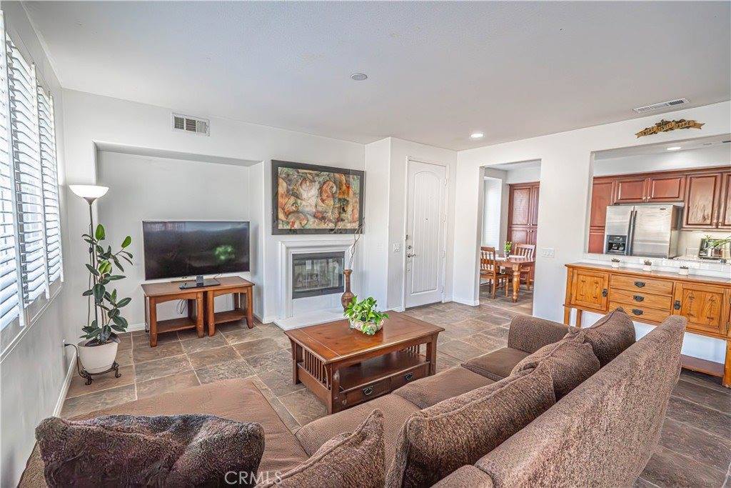19303 Opal Lane, Saugus, CA 91350