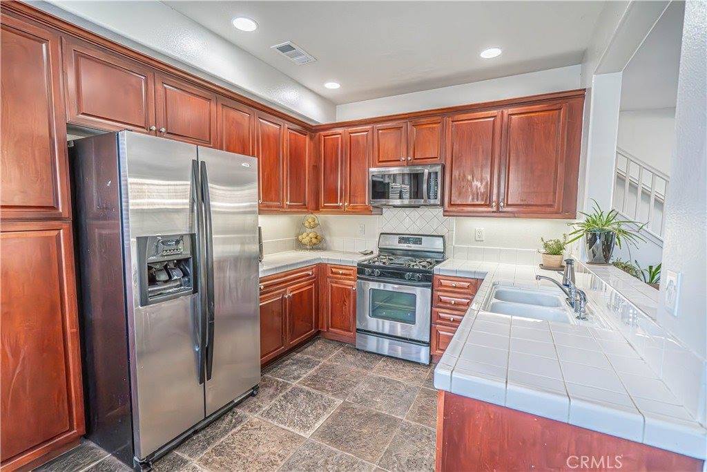 19303 Opal Lane, Saugus, CA 91350