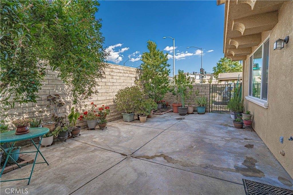 19303 Opal Lane, Saugus, CA 91350