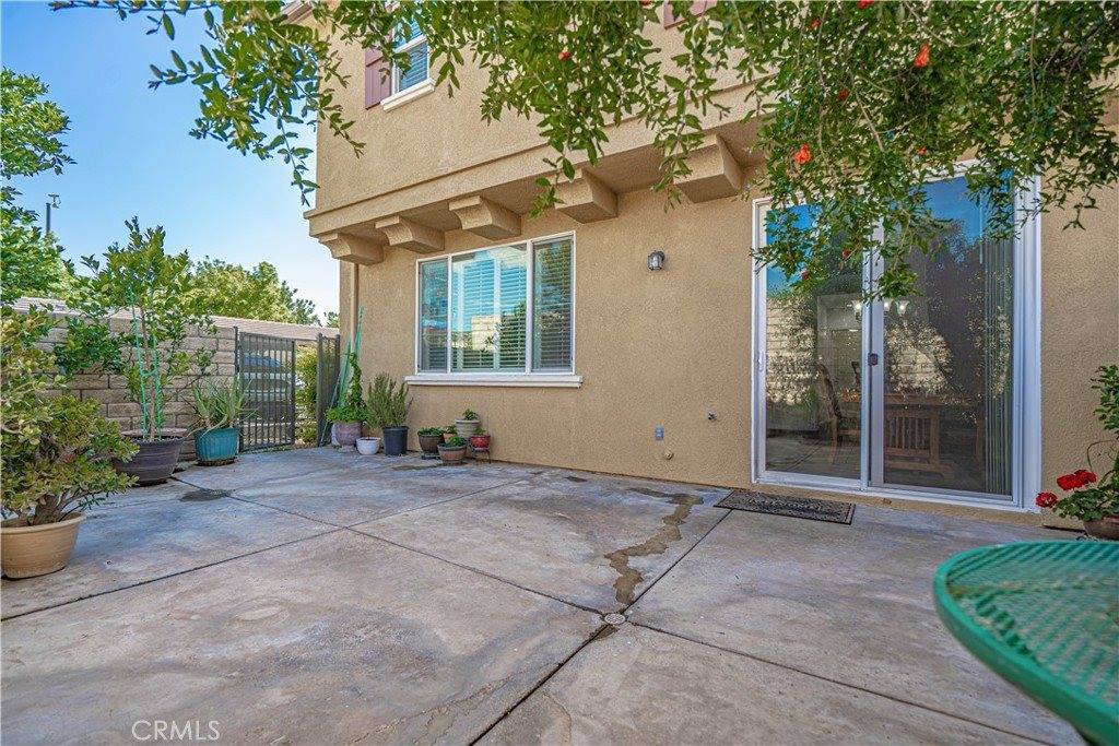 19303 Opal Lane, Saugus, CA 91350