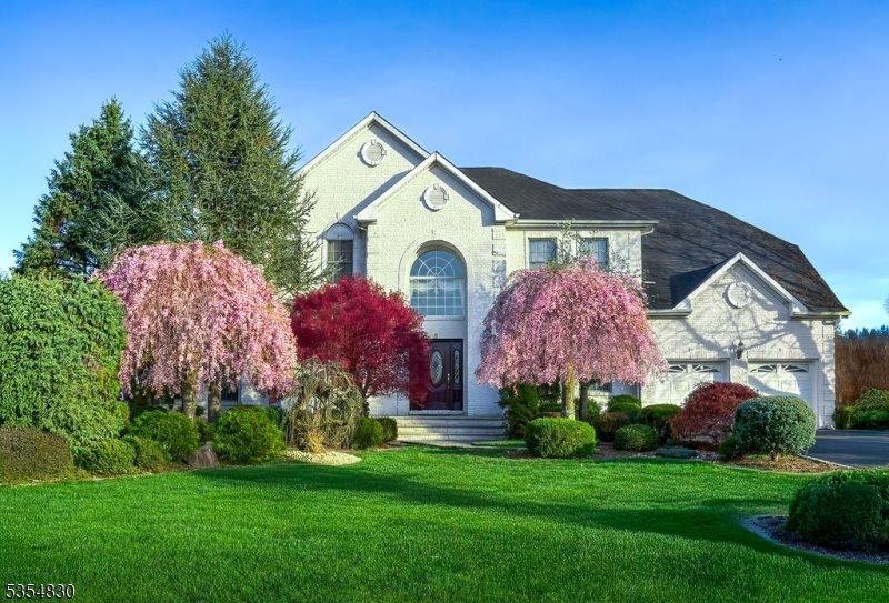 8 Softwood Way, Warren Township, NJ 07059