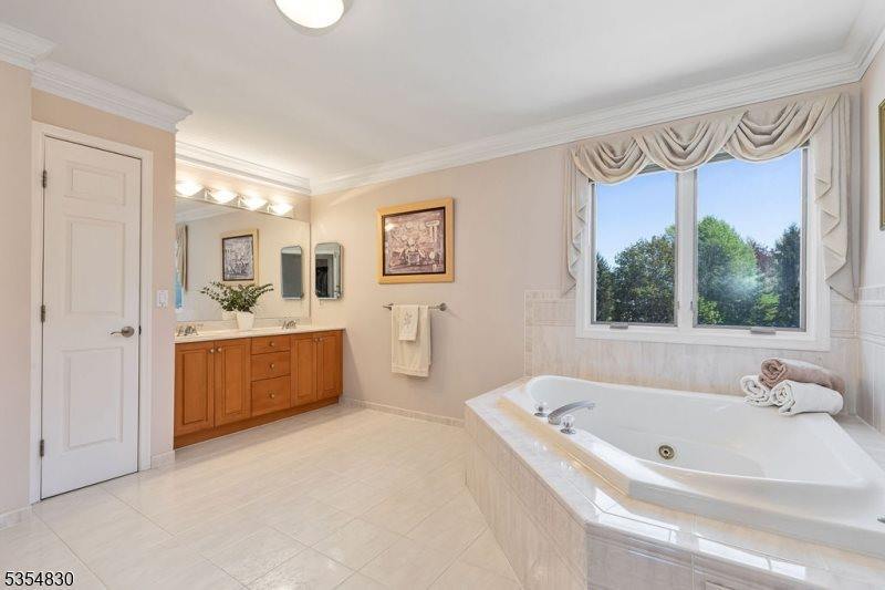 8 Softwood Way, Warren Township, NJ 07059