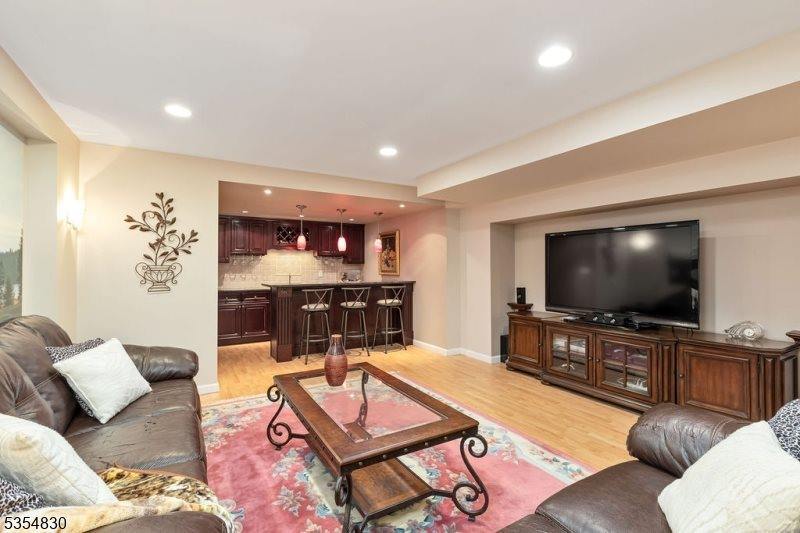 8 Softwood Way, Warren Township, NJ 07059