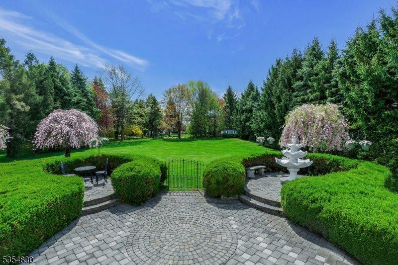 8 Softwood Way, Warren Township, NJ 07059