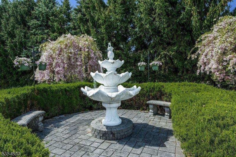 8 Softwood Way, Warren Township, NJ 07059