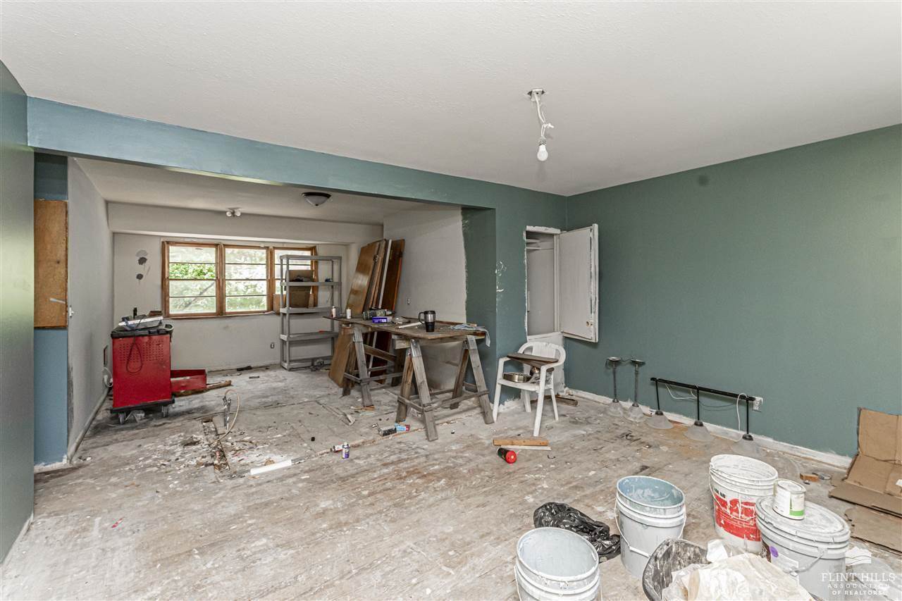 1406 Bel Air Drive, Junction City, KS 66441