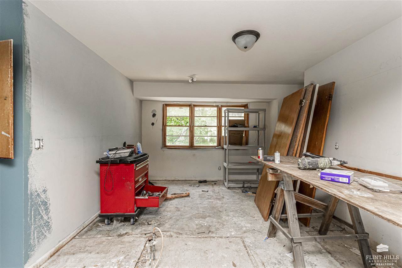 1406 Bel Air Drive, Junction City, KS 66441