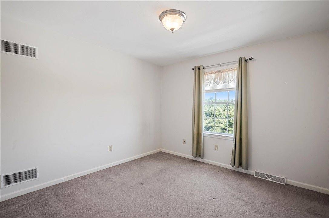 129 Stratford Drive, Buffalo Township - BUT, PA 16055