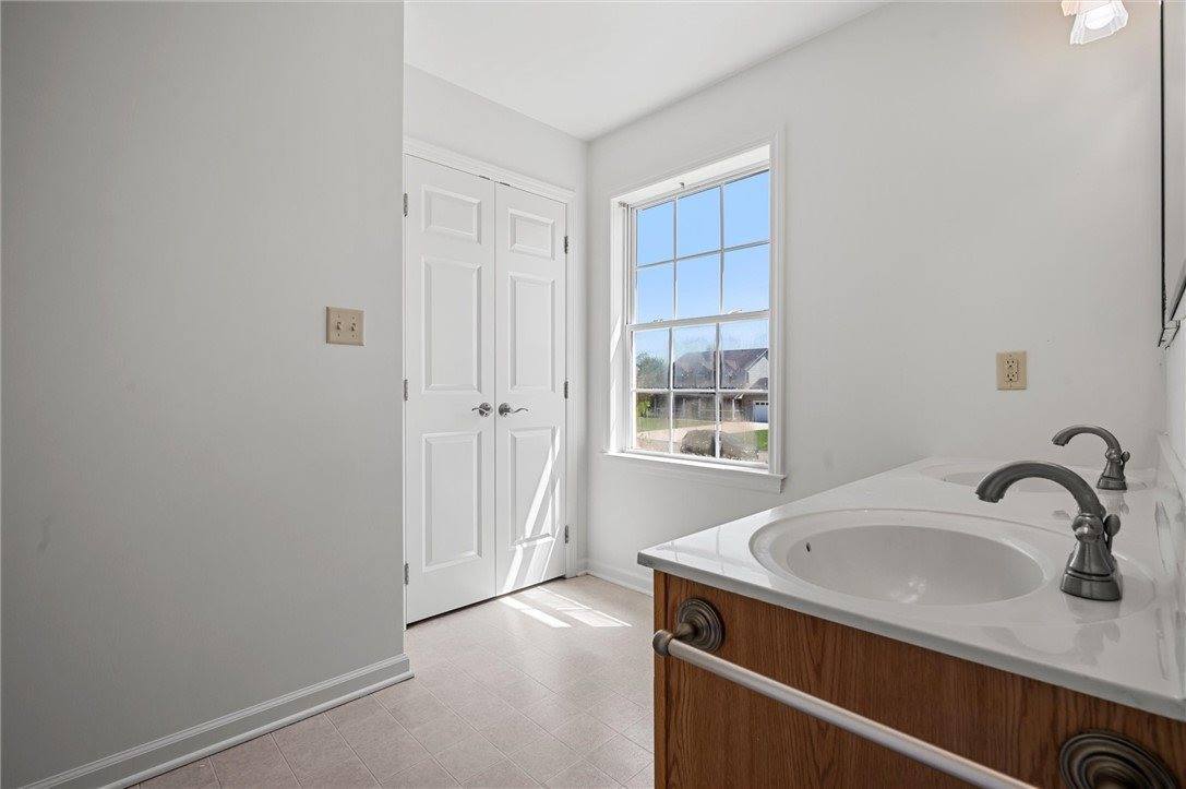 129 Stratford Drive, Buffalo Township - BUT, PA 16055