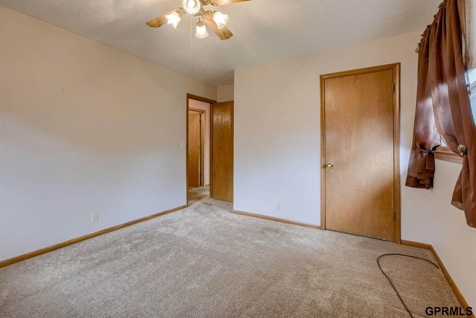 3113 South 137th Street, Omaha, NE 68144