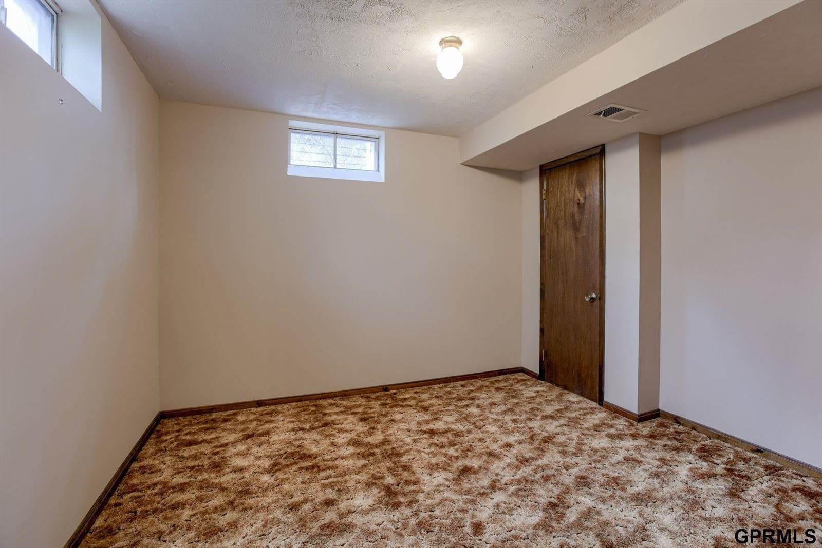 3113 South 137th Street, Omaha, NE 68144