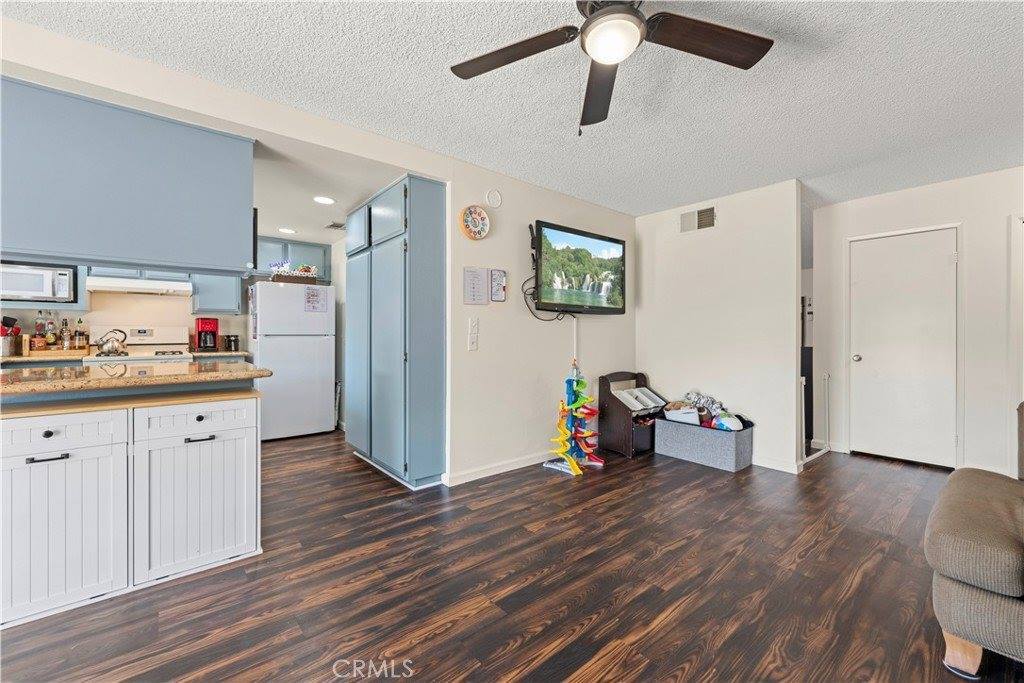 28142 Thorley Court, Canyon Country, CA 91351