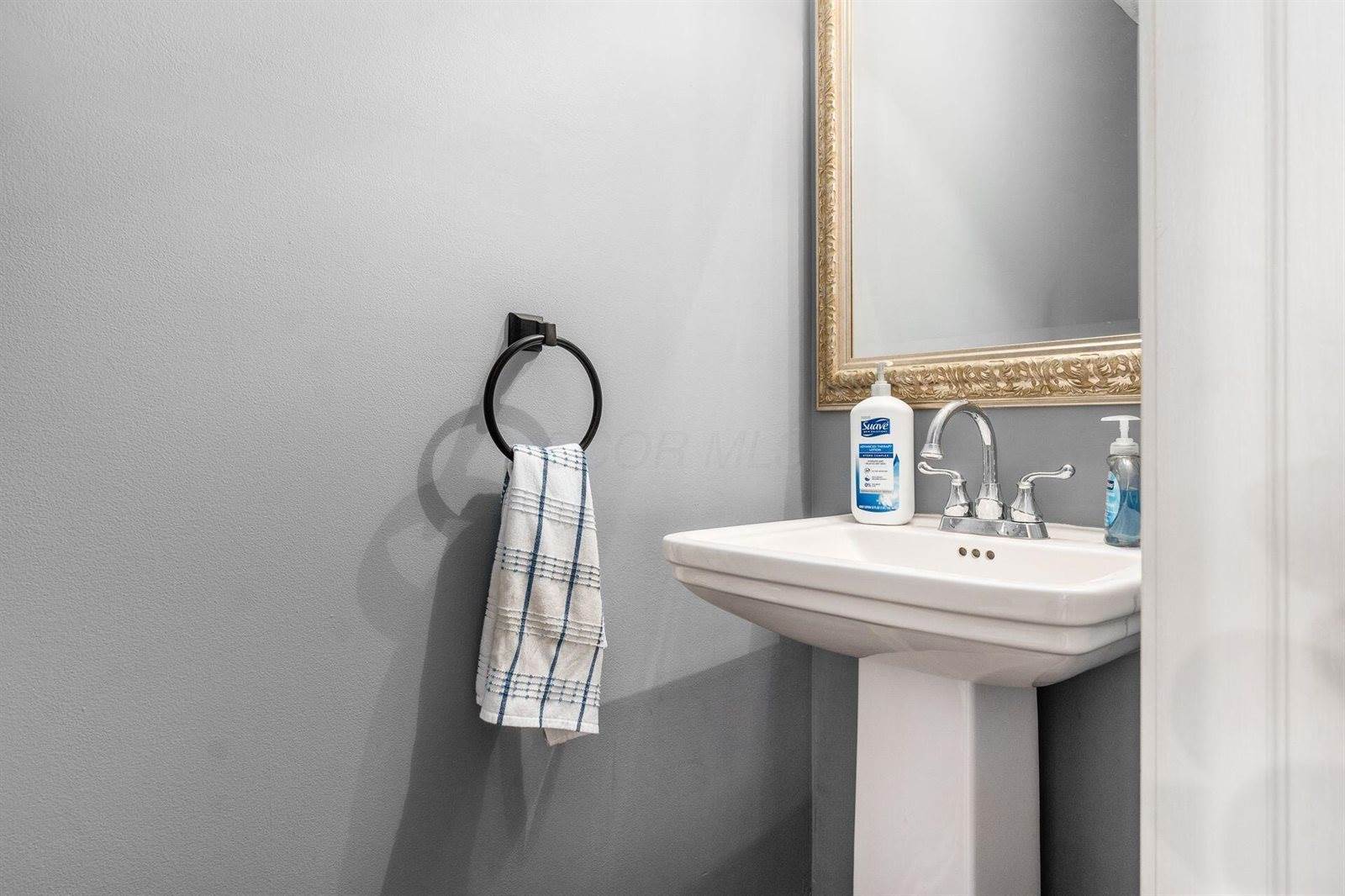 5017 Crestbury Court, Hilliard, OH 43026