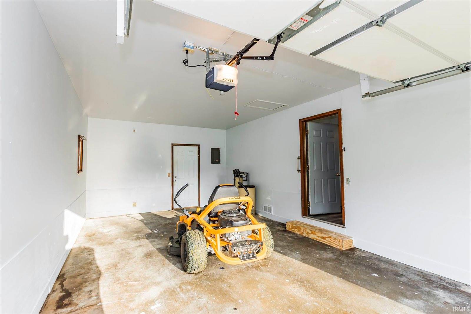 305 N Ellis Road, Muncie, IN 47303