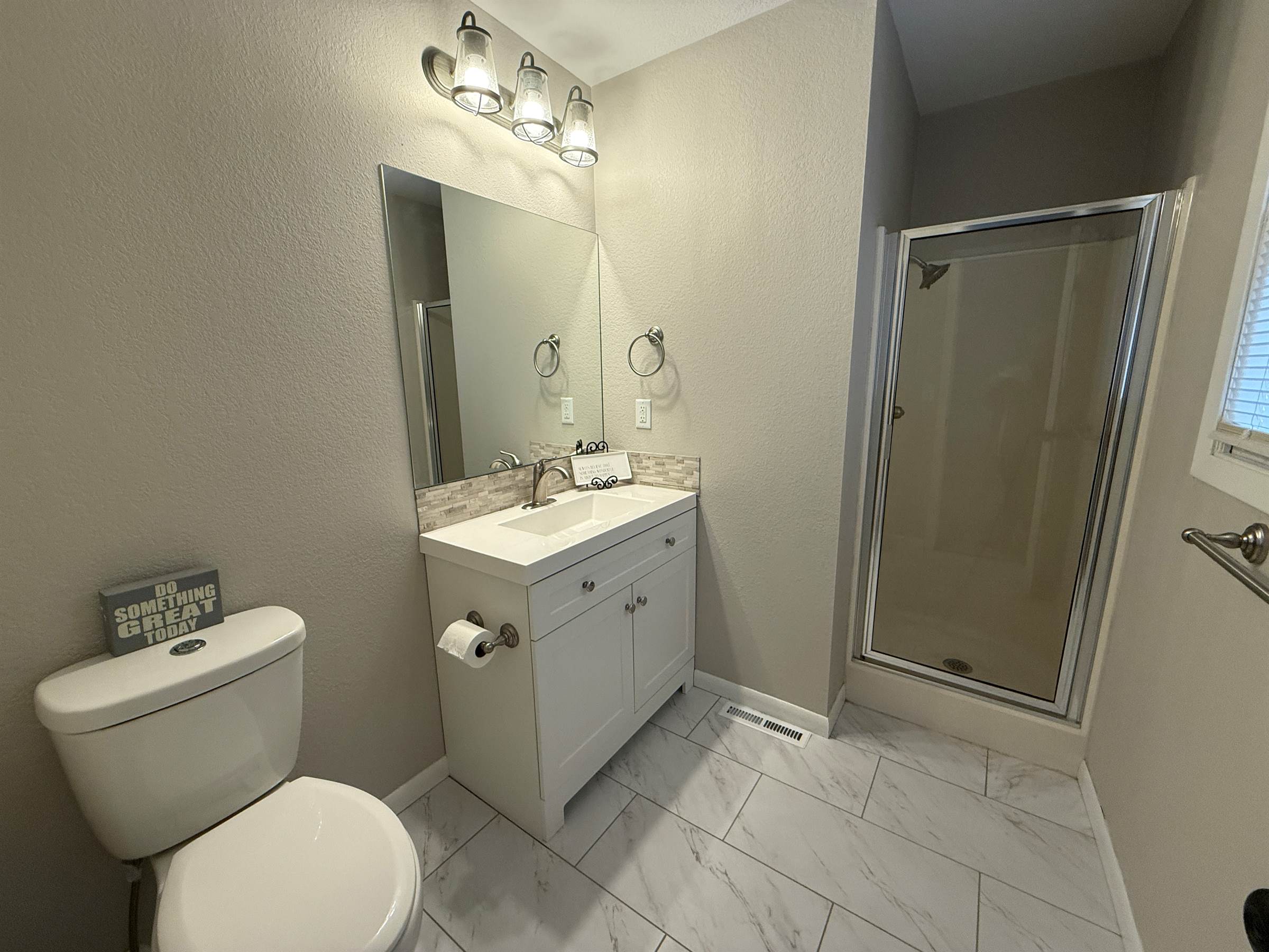 606 Renee Dr, Andover, KS 67002