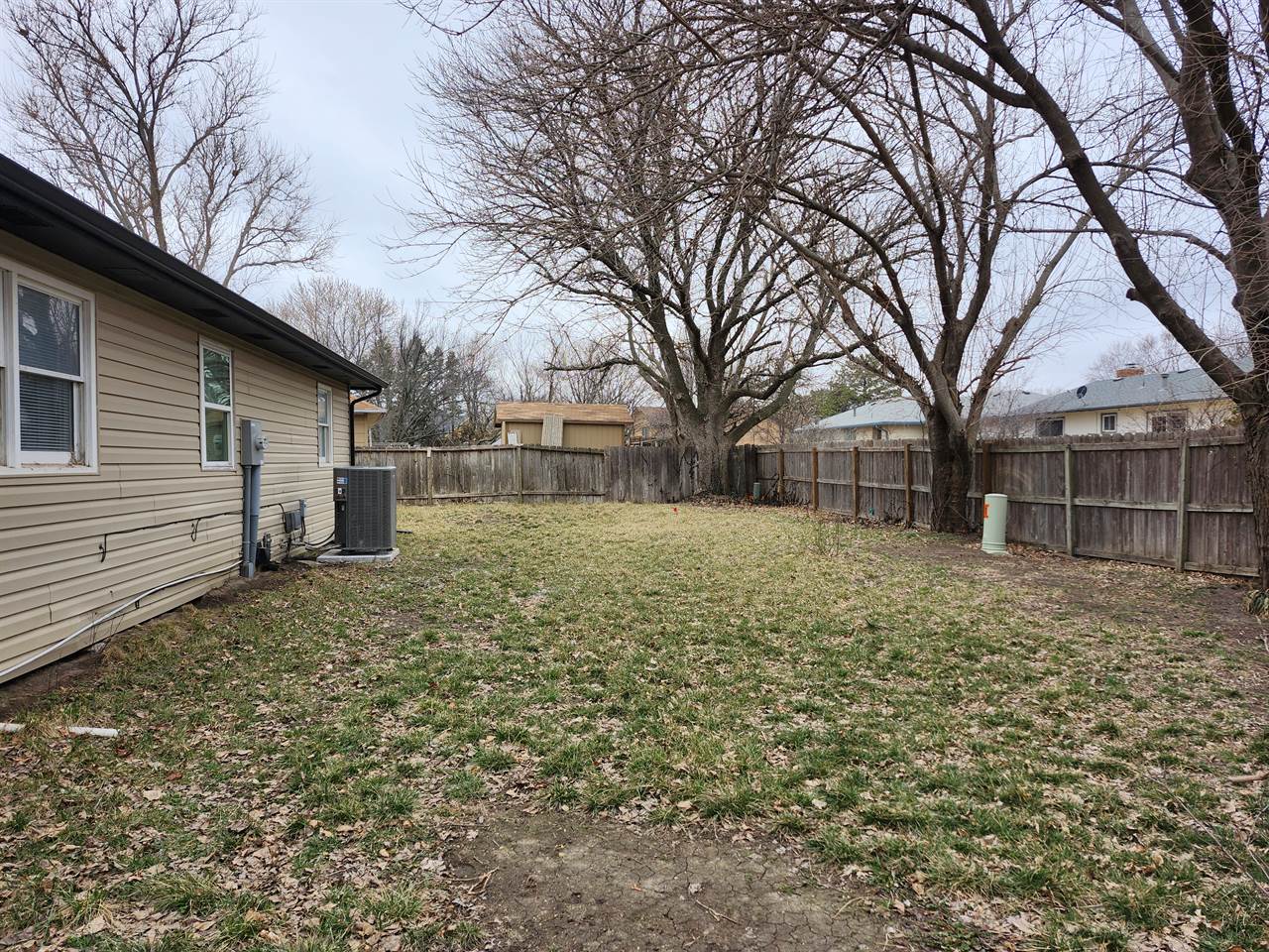 606 Renee Dr, Andover, KS 67002