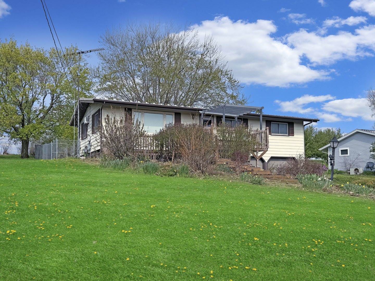 584 South Ward Street, Stockton, IL 61085