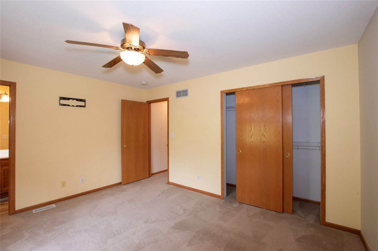 1021 Ridgewood Court, West Des Moines, IA 50265