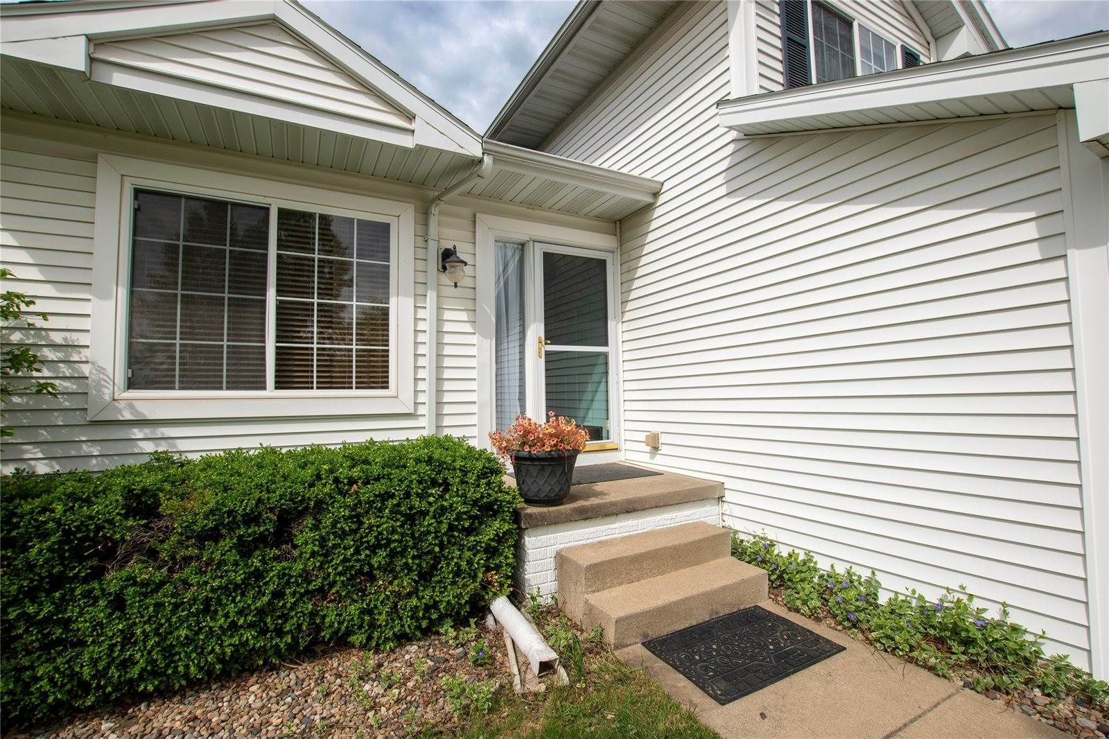 1021 Ridgewood Court, West Des Moines, IA 50265