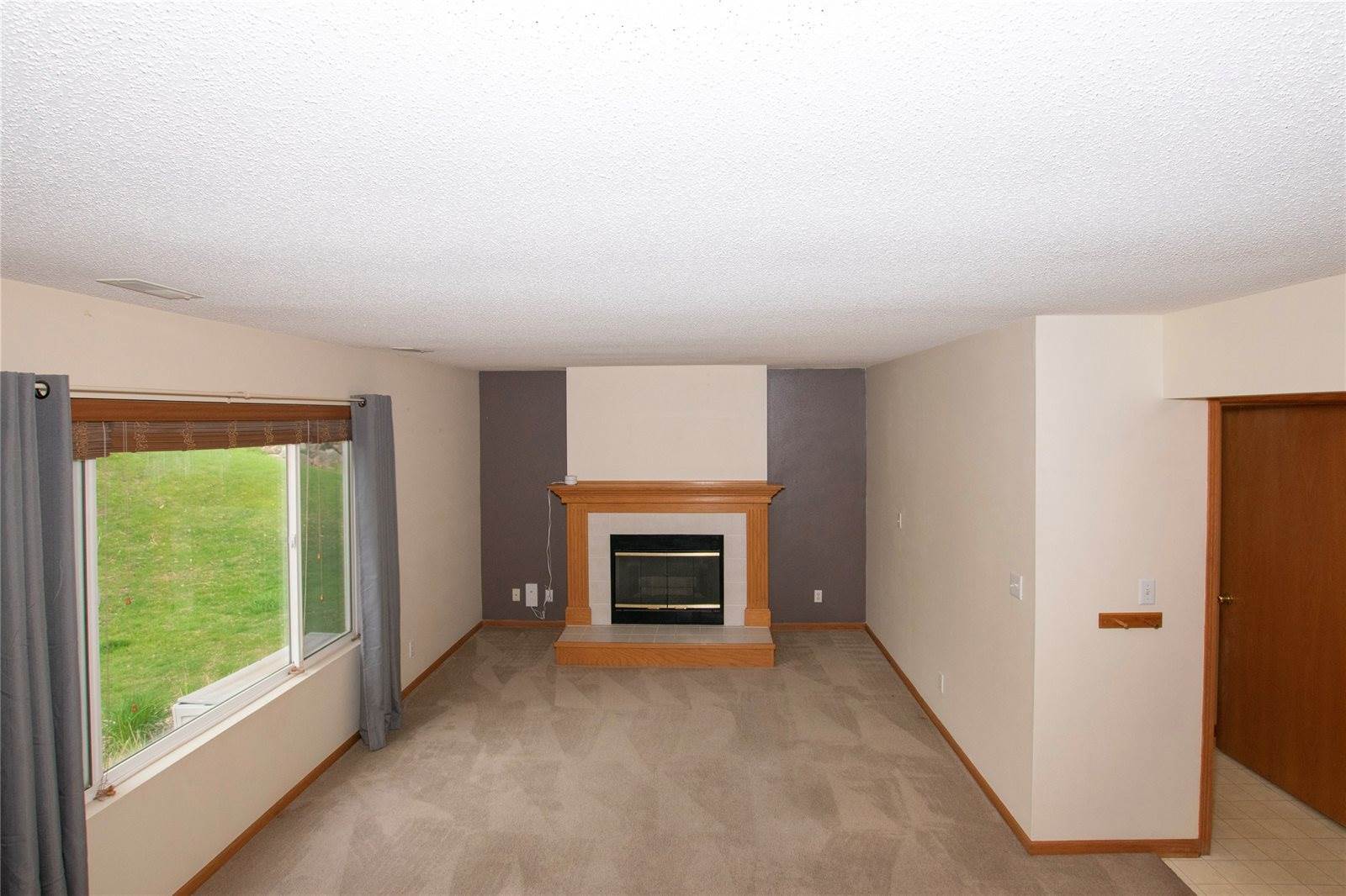 1021 Ridgewood Court, West Des Moines, IA 50265