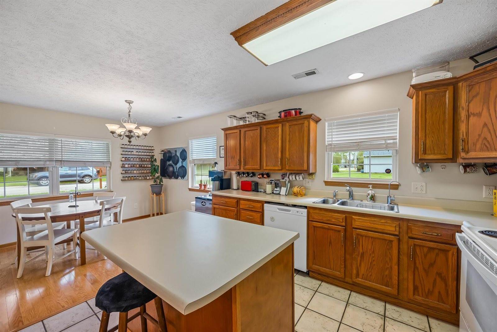 949 West Beal Avenue, Bucyrus, OH 44820