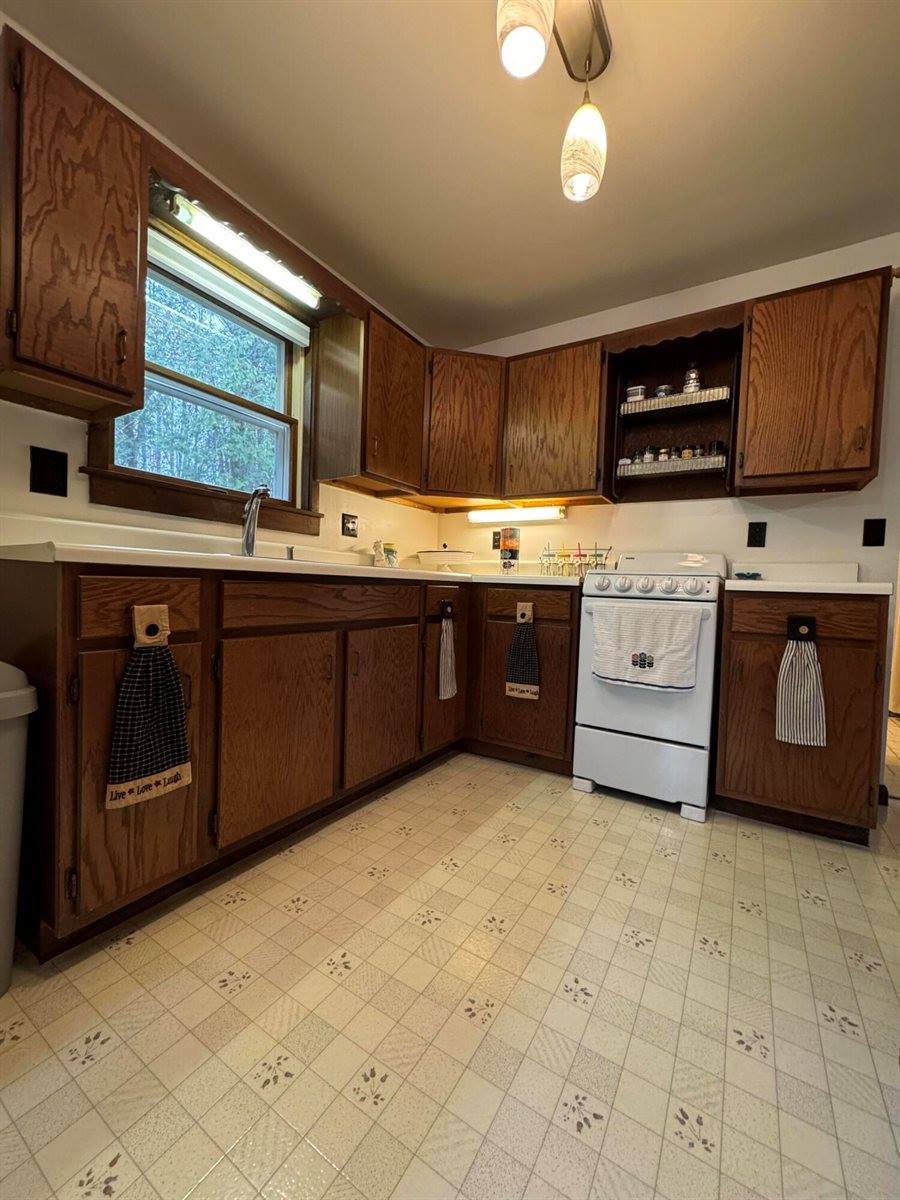 3043 West Chapman Road, Mapleton, ME 04757