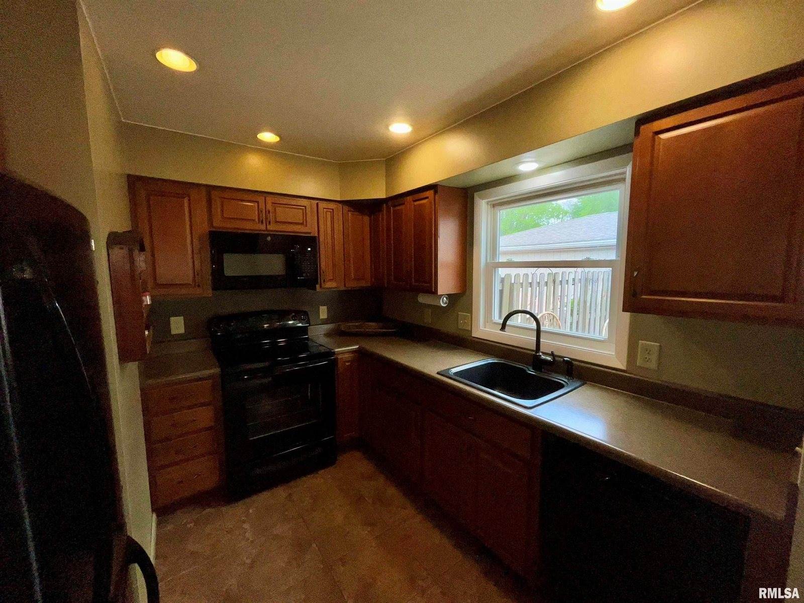 1513 21ST Avenue, #7, Rock Island, IL 61201