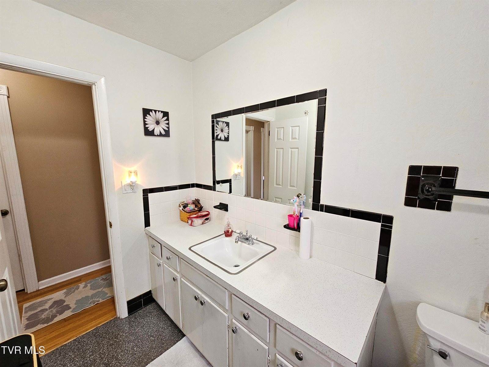 2029 Dave Buck Road, Johnson City, TN 37601