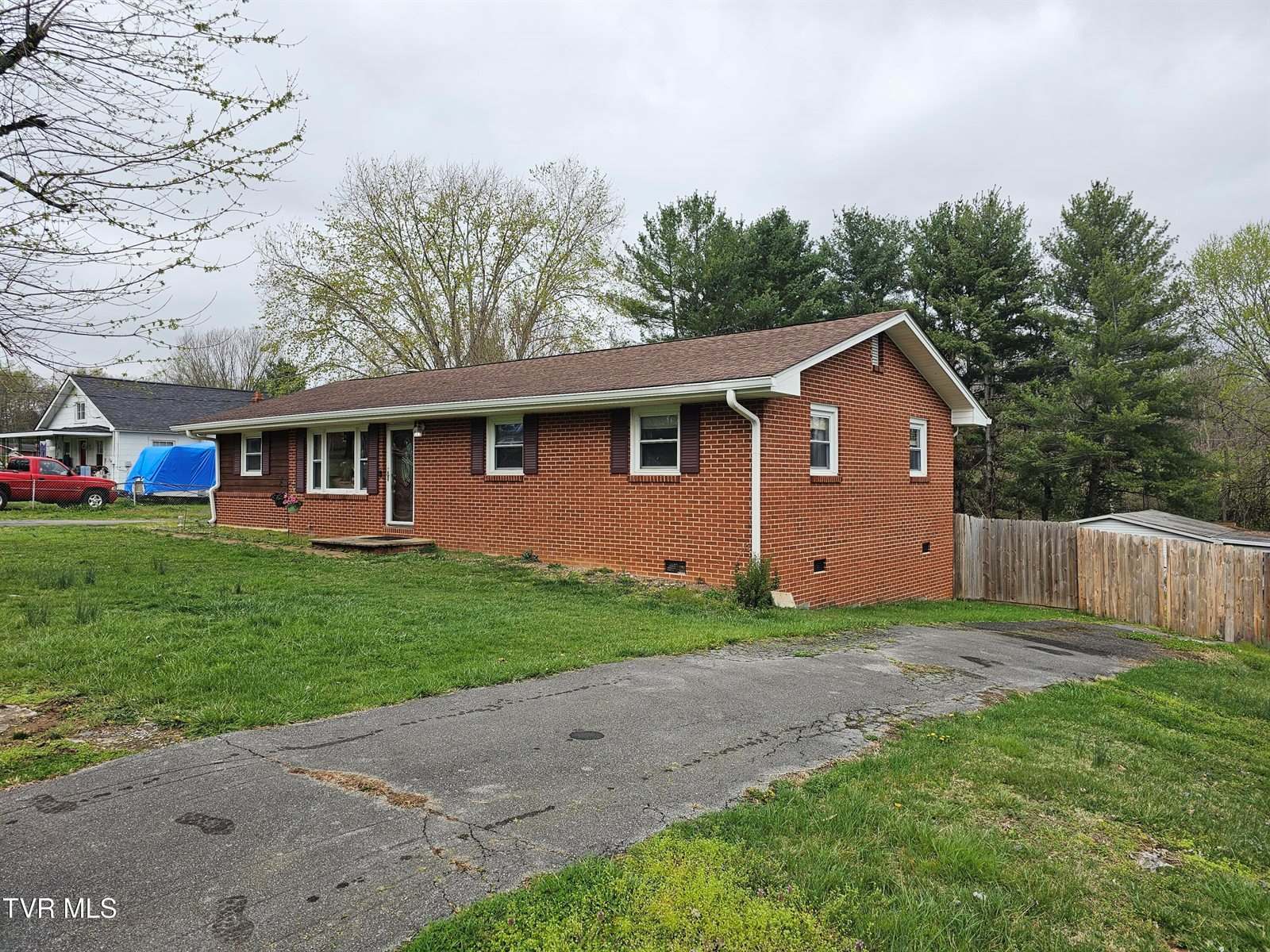 2029 Dave Buck Road, Johnson City, TN 37601